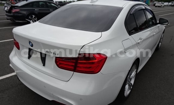 Acheter Occasion Voiture BMW 3–Series Blanc à Beitbridge, Matabeleland South Acheter Occasion Voiture BMW 3–Series Blanc à Beitbridge, Matabeleland South