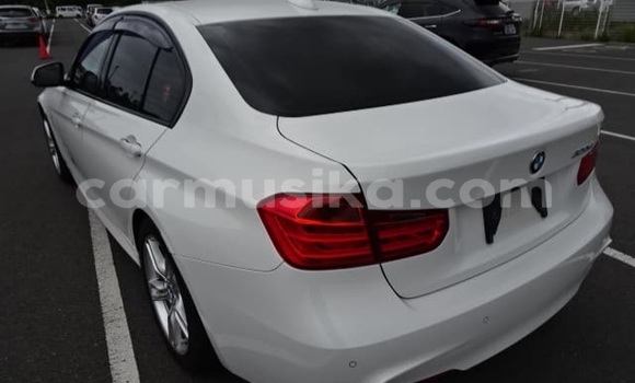 Acheter Occasion Voiture BMW 3–Series Blanc à Beitbridge, Matabeleland South Acheter Occasion Voiture BMW 3–Series Blanc à Beitbridge, Matabeleland South