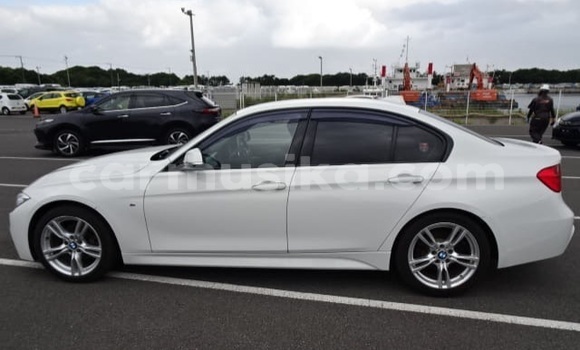 Acheter Occasion Voiture BMW 3–Series Blanc à Beitbridge, Matabeleland South Acheter Occasion Voiture BMW 3–Series Blanc à Beitbridge, Matabeleland South