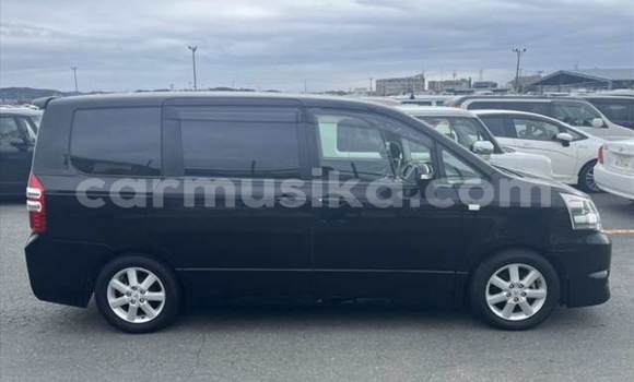 Acheter Occasion Voiture Toyota Noah Noir à Beitbridge, Matabeleland South Acheter Occasion Voiture Toyota Noah Noir à Beitbridge, Matabeleland South