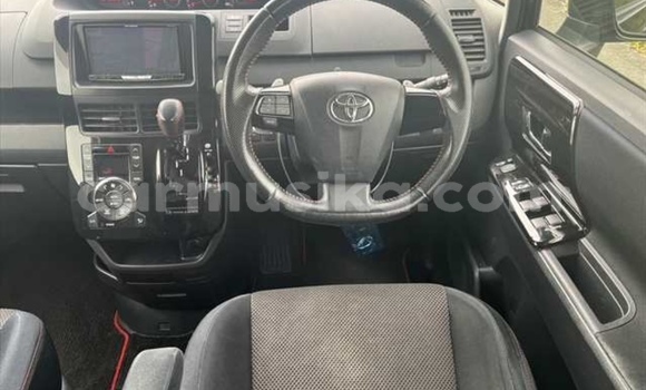 Acheter Occasion Voiture Toyota Noah Noir à Beitbridge, Matabeleland South Acheter Occasion Voiture Toyota Noah Noir à Beitbridge, Matabeleland South