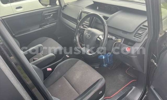 Acheter Occasion Voiture Toyota Noah Noir à Beitbridge, Matabeleland South Acheter Occasion Voiture Toyota Noah Noir à Beitbridge, Matabeleland South