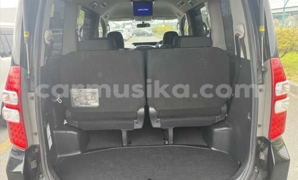 Acheter Occasion Voiture Toyota Noah Noir à Beitbridge, Matabeleland South Acheter Occasion Voiture Toyota Noah Noir à Beitbridge, Matabeleland South