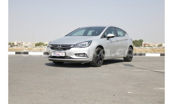 Nunua Imported Opel Astra Nyeupe Gari ndani ya Import - Dubai nchini Harare