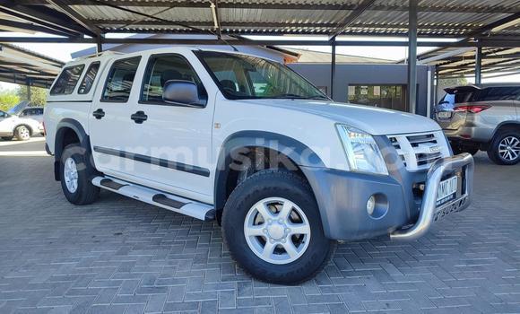 Tenga Tsaru Isuzu KB Chena Mota in Beitbridge in Matabeleland South