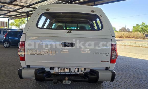 Tenga Tsaru Isuzu KB Chena Mota in Beitbridge in Matabeleland South Tenga Tsaru Isuzu KB Chena Mota in Beitbridge in Matabeleland South