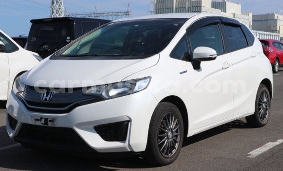 Buy Used Honda Fit White Car in Beitbridge in Matabeleland South