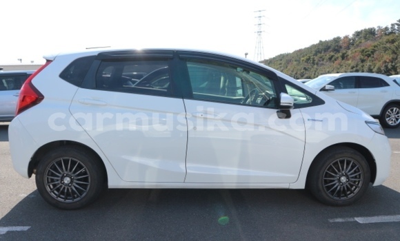 Nunua Ilio tumika Honda Fit Nyeupe Gari ndani ya Beitbridge nchini Matabeleland Kusini Nunua Ilio tumika Honda Fit Nyeupe Gari ndani ya Beitbridge nchini Matabeleland Kusini