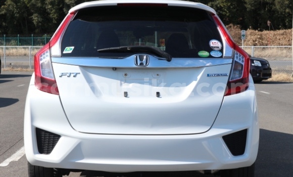 Nunua Ilio tumika Honda Fit Nyeupe Gari ndani ya Beitbridge nchini Matabeleland Kusini Nunua Ilio tumika Honda Fit Nyeupe Gari ndani ya Beitbridge nchini Matabeleland Kusini