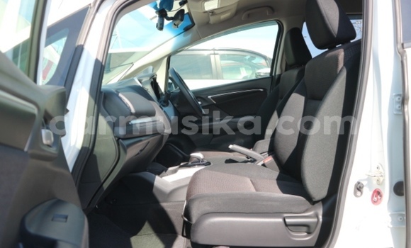 Nunua Ilio tumika Honda Fit Nyeupe Gari ndani ya Beitbridge nchini Matabeleland Kusini Nunua Ilio tumika Honda Fit Nyeupe Gari ndani ya Beitbridge nchini Matabeleland Kusini