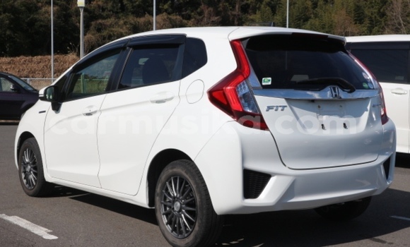 Nunua Ilio tumika Honda Fit Nyeupe Gari ndani ya Beitbridge nchini Matabeleland Kusini Nunua Ilio tumika Honda Fit Nyeupe Gari ndani ya Beitbridge nchini Matabeleland Kusini