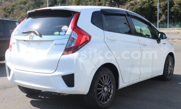 Nunua Ilio tumika Honda Fit Nyeupe Gari ndani ya Beitbridge nchini Matabeleland Kusini Nunua Ilio tumika Honda Fit Nyeupe Gari ndani ya Beitbridge nchini Matabeleland Kusini