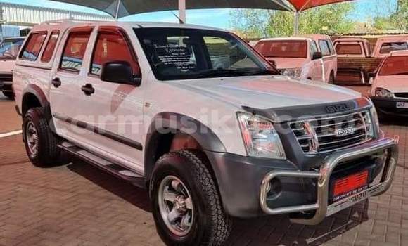 Tenga Tsaru Isuzu KB Chena Mota in Beitbridge in Matabeleland South