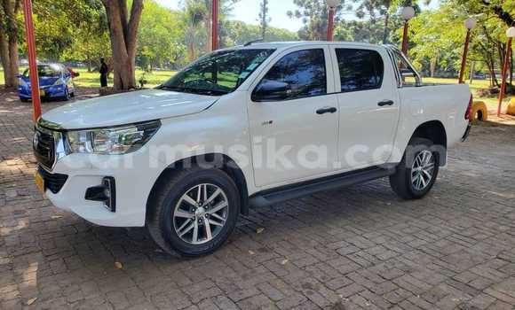 Buy Used Toyota Hilux White Car in Belvedere in Harare Buy Used Toyota Hilux White Car in Belvedere in Harare