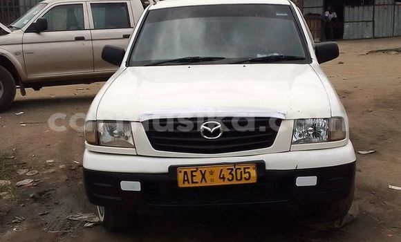 Nunua Ilio tumika Toyota Hilux Nyeupe Gari ndani ya Bindura nchini Mashonaland Central