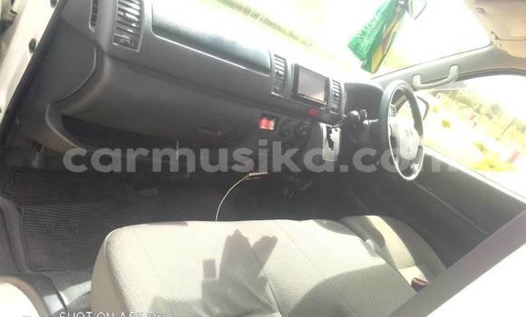 Nunua Ilio tumika Toyota Hiace Nyeupe Gari ndani ya Bulawayo nchini Bulawayo Nunua Ilio tumika Toyota Hiace Nyeupe Gari ndani ya Bulawayo nchini Bulawayo