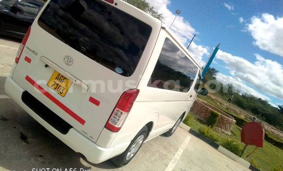 Nunua Ilio tumika Toyota Hiace Nyeupe Gari ndani ya Bulawayo nchini Bulawayo Nunua Ilio tumika Toyota Hiace Nyeupe Gari ndani ya Bulawayo nchini Bulawayo
