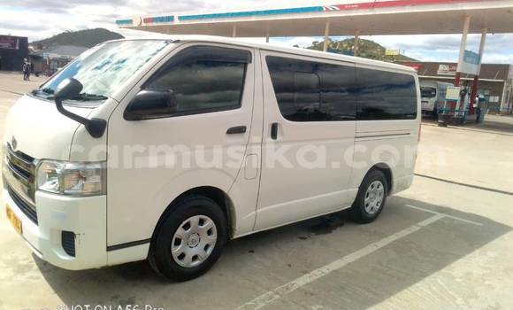 Nunua Ilio tumika Toyota Hiace Nyeupe Gari ndani ya Bulawayo nchini Bulawayo Nunua Ilio tumika Toyota Hiace Nyeupe Gari ndani ya Bulawayo nchini Bulawayo