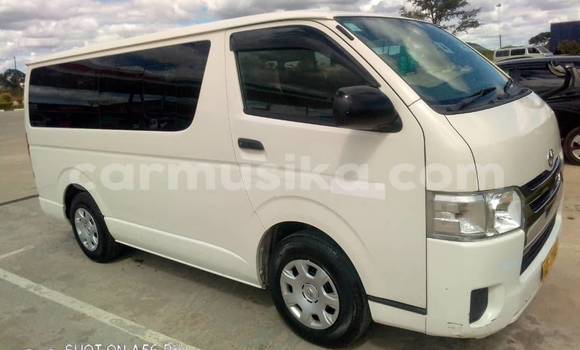 Nunua Ilio tumika Toyota Hiace Nyeupe Gari ndani ya Bulawayo nchini Bulawayo Nunua Ilio tumika Toyota Hiace Nyeupe Gari ndani ya Bulawayo nchini Bulawayo