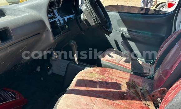 Nunua Ilio tumika Toyota Hiace Nyeupe Gari ndani ya Belvedere nchini Harare Nunua Ilio tumika Toyota Hiace Nyeupe Gari ndani ya Belvedere nchini Harare