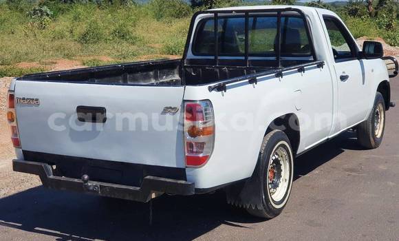 Nunua Ilio tumika Mazda BT-50 Nyeupe Gari ndani ya Borrowdale nchini Harare Nunua Ilio tumika Mazda BT-50 Nyeupe Gari ndani ya Borrowdale nchini Harare