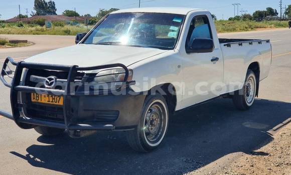Nunua Ilio tumika Mazda BT-50 Nyeupe Gari ndani ya Borrowdale nchini Harare Nunua Ilio tumika Mazda BT-50 Nyeupe Gari ndani ya Borrowdale nchini Harare