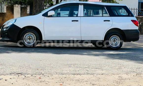 Nunua Ilio tumika Nissan AD Nyeupe Gari ndani ya Borrowdale nchini Harare Nunua Ilio tumika Nissan AD Nyeupe Gari ndani ya Borrowdale nchini Harare