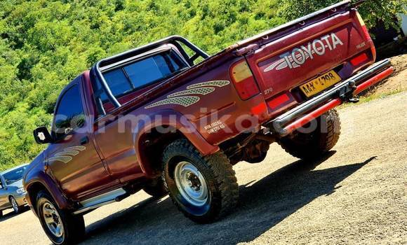 Nunua Ilio tumika Toyota Hilux Nyekundu Gari ndani ya Belvedere nchini Harare Nunua Ilio tumika Toyota Hilux Nyekundu Gari ndani ya Belvedere nchini Harare