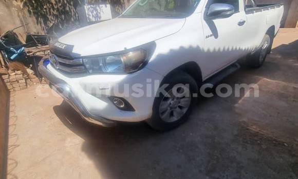 Acheter Occasion Voiture Toyota Hilux Blanc à Beitbridge, Matabeleland South