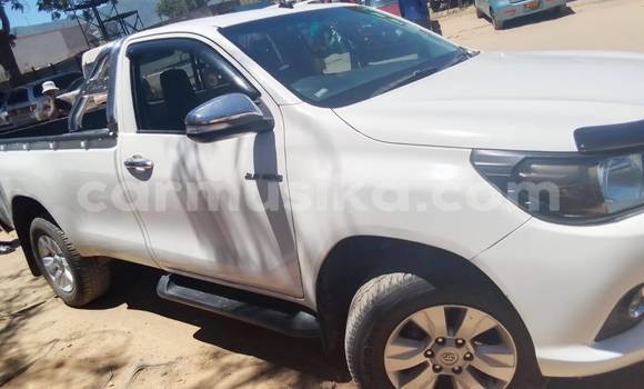 Tenga Tsaru Toyota Hilux Chena Mota in Beitbridge in Matabeleland South Tenga Tsaru Toyota Hilux Chena Mota in Beitbridge in Matabeleland South