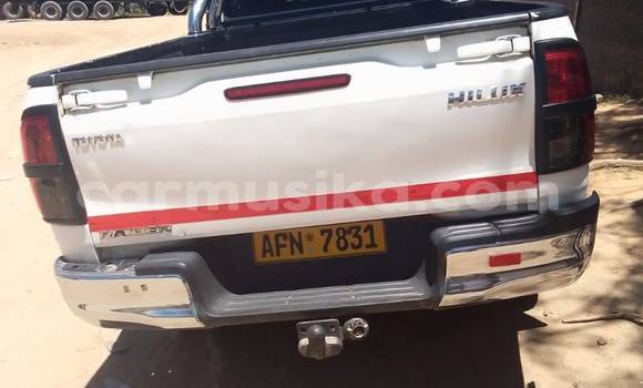 Tenga Tsaru Toyota Hilux Chena Mota in Beitbridge in Matabeleland South Tenga Tsaru Toyota Hilux Chena Mota in Beitbridge in Matabeleland South