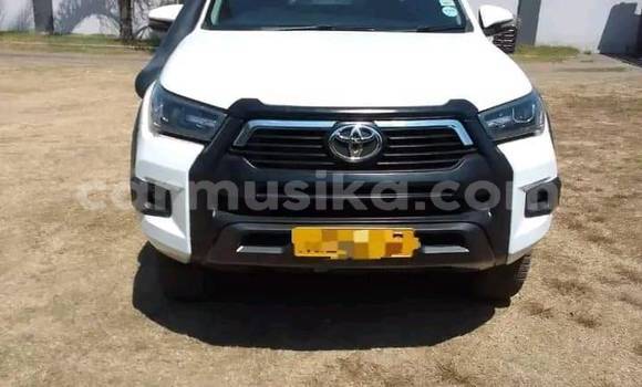 Nunua Ilio tumika Toyota Hilux Nyeupe Gari ndani ya Belvedere nchini Harare