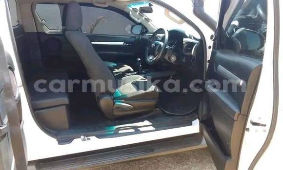 Acheter Occasion Voiture Toyota Hilux Blanc à Belvédère, Harare Acheter Occasion Voiture Toyota Hilux Blanc à Belvédère, Harare