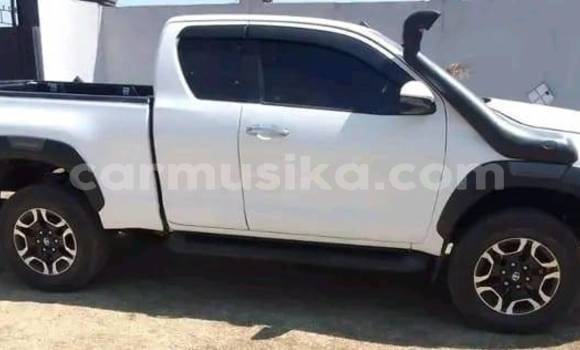 Acheter Occasion Voiture Toyota Hilux Blanc à Belvédère, Harare Acheter Occasion Voiture Toyota Hilux Blanc à Belvédère, Harare