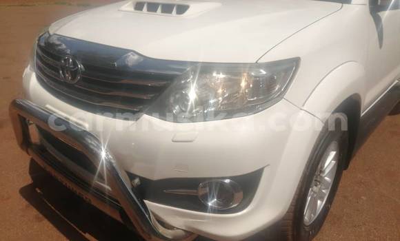 Acheter Occasion Voiture Toyota Fortuner Blanc à Chivhu, Midlands
