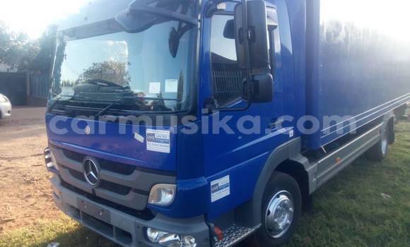 Acheter Occasion Utilitaire Mercedes‒Benz Atego Bleu à Belvédère, Harare