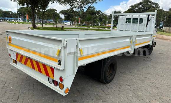 Acheter Occasion Utilitaire Nissan UD Blanc à Borrowdale, Harare Acheter Occasion Utilitaire Nissan UD Blanc à Borrowdale, Harare