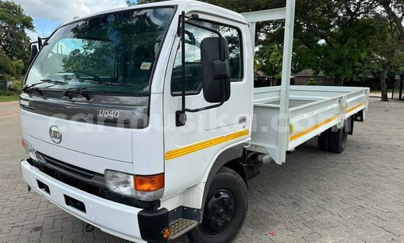 Acheter Occasion Utilitaire Nissan UD Blanc à Borrowdale, Harare Acheter Occasion Utilitaire Nissan UD Blanc à Borrowdale, Harare