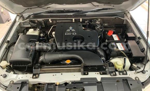 Acheter Occasion Voiture Mitsubishi Pajero Gris à Beitbridge, Matabeleland South Acheter Occasion Voiture Mitsubishi Pajero Gris à Beitbridge, Matabeleland South