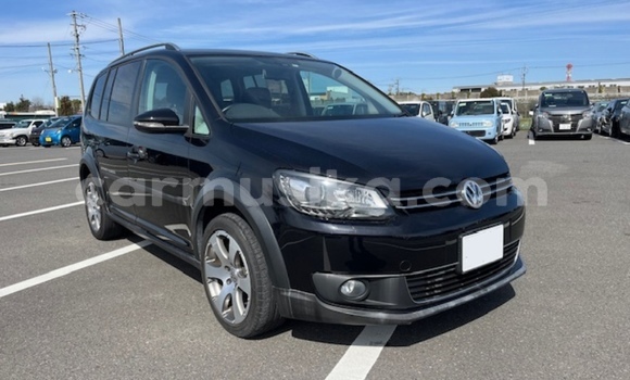 Buy Used Volkswagen Touran Black Car in Beitbridge in Matabeleland South