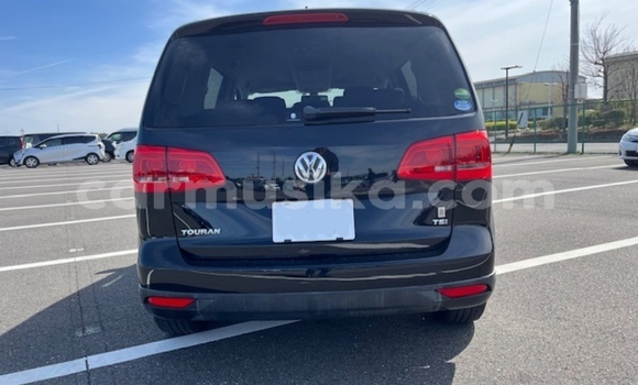 Nunua Ilio tumika Volkswagen Touran Nyeusi Gari ndani ya Beitbridge nchini Matabeleland Kusini Nunua Ilio tumika Volkswagen Touran Nyeusi Gari ndani ya Beitbridge nchini Matabeleland Kusini