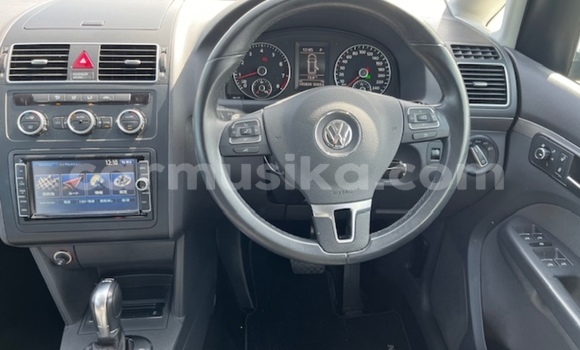 Nunua Ilio tumika Volkswagen Touran Nyeusi Gari ndani ya Beitbridge nchini Matabeleland Kusini Nunua Ilio tumika Volkswagen Touran Nyeusi Gari ndani ya Beitbridge nchini Matabeleland Kusini