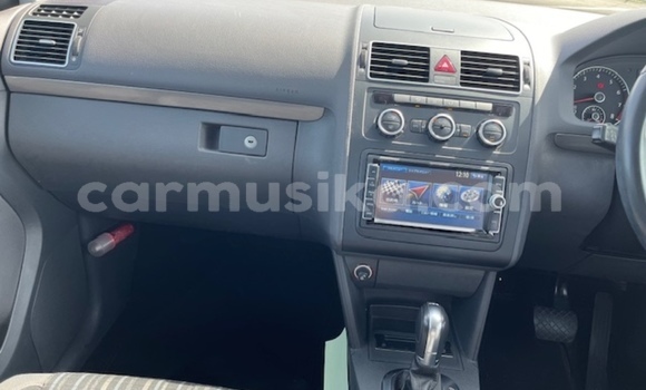 Nunua Ilio tumika Volkswagen Touran Nyeusi Gari ndani ya Beitbridge nchini Matabeleland Kusini Nunua Ilio tumika Volkswagen Touran Nyeusi Gari ndani ya Beitbridge nchini Matabeleland Kusini