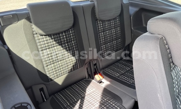 Nunua Ilio tumika Volkswagen Touran Nyeusi Gari ndani ya Beitbridge nchini Matabeleland Kusini Nunua Ilio tumika Volkswagen Touran Nyeusi Gari ndani ya Beitbridge nchini Matabeleland Kusini