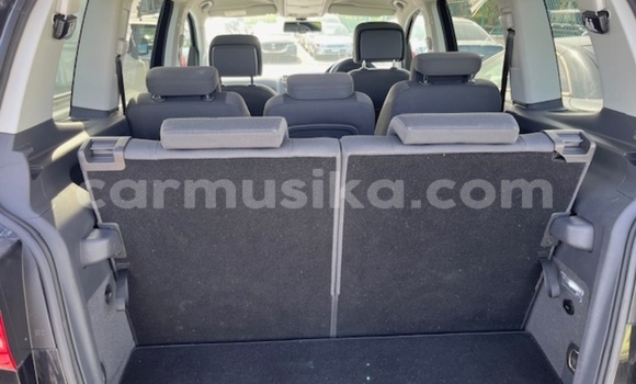 Nunua Ilio tumika Volkswagen Touran Nyeusi Gari ndani ya Beitbridge nchini Matabeleland Kusini Nunua Ilio tumika Volkswagen Touran Nyeusi Gari ndani ya Beitbridge nchini Matabeleland Kusini