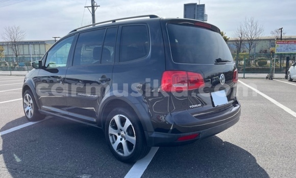 Nunua Ilio tumika Volkswagen Touran Nyeusi Gari ndani ya Beitbridge nchini Matabeleland Kusini Nunua Ilio tumika Volkswagen Touran Nyeusi Gari ndani ya Beitbridge nchini Matabeleland Kusini