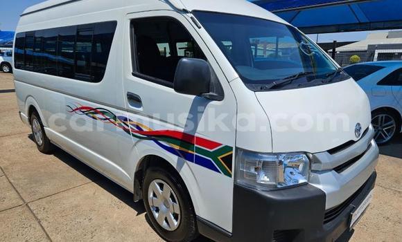 Buy Used Toyota Hiace White Car in Beitbridge in Matabeleland South Buy Used Toyota Hiace White Car in Beitbridge in Matabeleland South