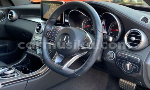 Tenga Tsaru Mercedes‒Benz C–Class Tsvuku Mota in Beitbridge in Matabeleland South Tenga Tsaru Mercedes‒Benz C–Class Tsvuku Mota in Beitbridge in Matabeleland South