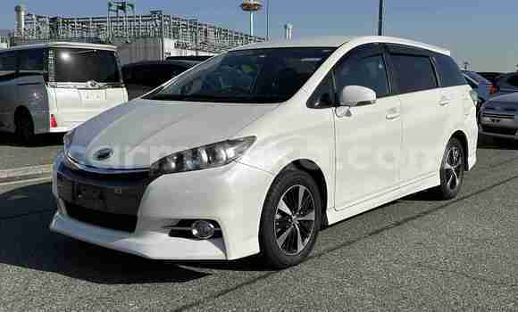 Buy Used Toyota Wish White Car in Beitbridge in Matabeleland South