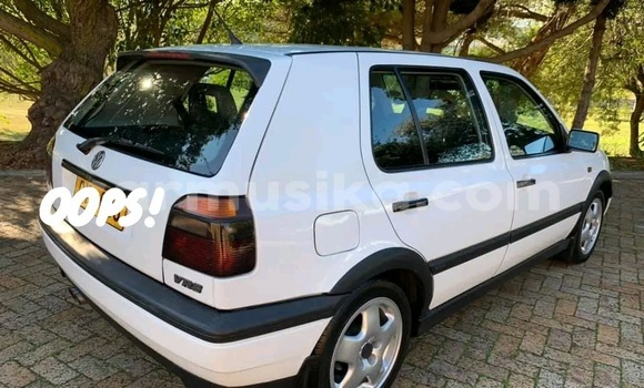 Acheter Occasion Voiture Volkswagen Golf Blanc à Beitbridge, Matabeleland South Acheter Occasion Voiture Volkswagen Golf Blanc à Beitbridge, Matabeleland South